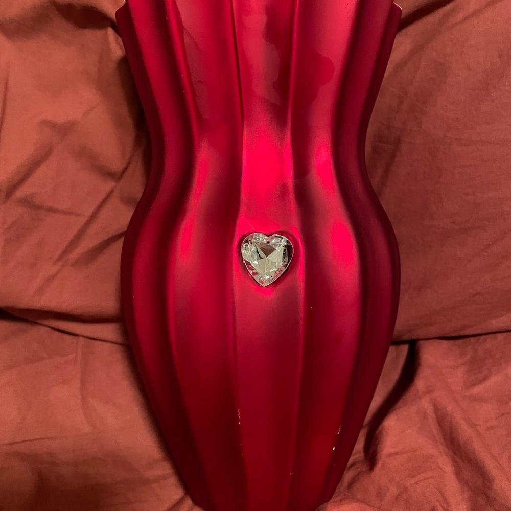 Red vase w/crystal heart detailing